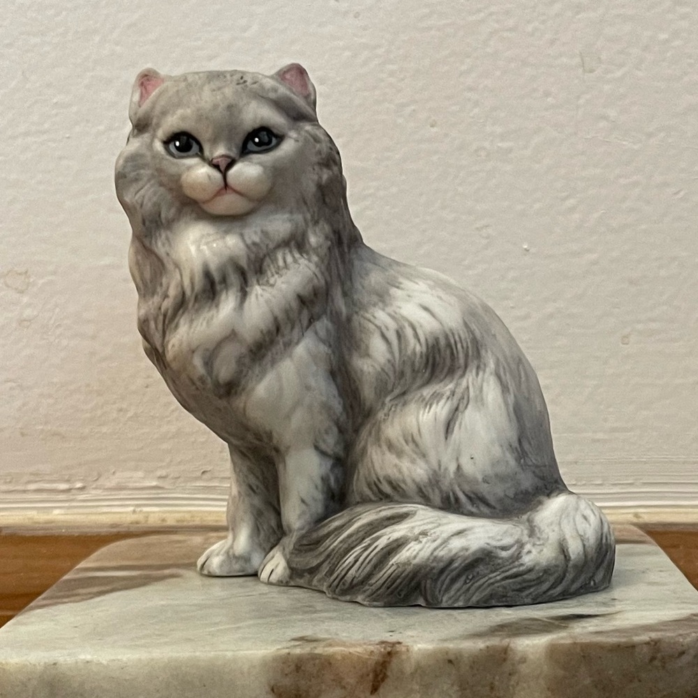 Cat Figurine: Persian Kitty